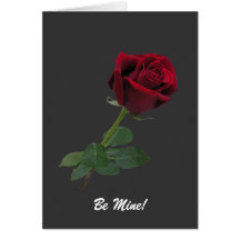 Rose rouge de longue tige élégante carte