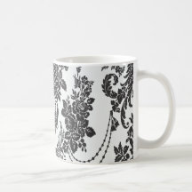 roses de damassé blancs et noirs tasses