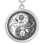 Roses de Yin Yang, noirs Pendentif