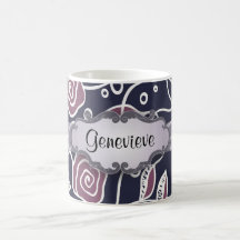 Roses en verre souillé de pourpre avec la plaque s mug à café