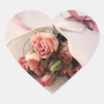 roses roses avec des autocollants de coeur de toil