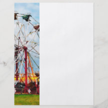 Roue de Ferris contre le ciel bleu Tract Customisé