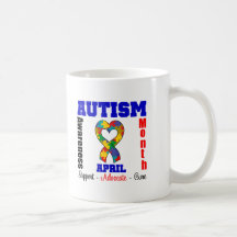 Ruban de coeur de mois de sensibilisation sur l'au tasses à café