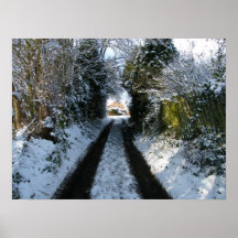 Ruelle de pays dans la neige affiche