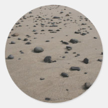Sable et cailloux autocollant rond