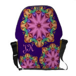 Sac messenger Girly avec les fleurs et le monogram Sacoche