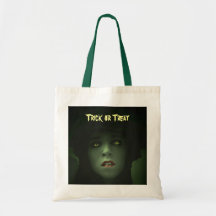 Sac vert de des bonbons ou un sort de sorcière