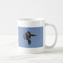 Saut de motocross tasse à café