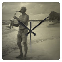 saxo sur la plage horloges