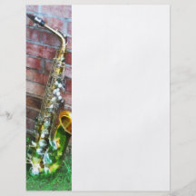 Saxophone contre la brique tract customisé