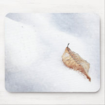 Scène d'hiver - feuille de plage dans la neige tapis de souris