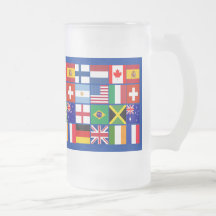 Seize drapeaux de beaucoup de T-shirts de nations,