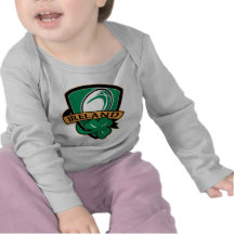 shamrock de bouclier de l'Irlande de boule de rugb T-shirts