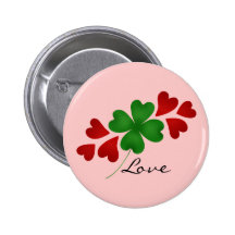 Shamrock et coeurs romans du jour de St Patrick Badges