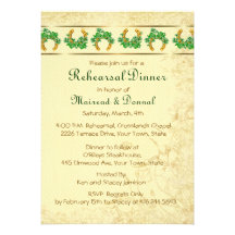Shamrocks et dîner irlandais de répétition d'or invitation personnalisée
