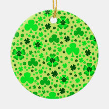 Shamrocks et ornement du jour de St Patrick de trè