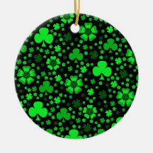 Shamrocks et ornement du jour de St Patrick de trè