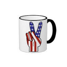 Signe de paix de main - blanc et bleu rouges tasse