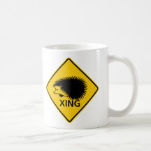 Signe de route de croisement de hérisson tasse à café