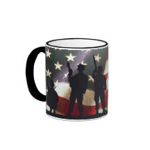 Silhouettes militaires patriotiques de soldat tasse