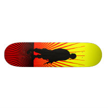 Soldat au coucher du soleil skateboards customisés