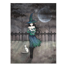 Sorcière avec la carte postale blanche de chats