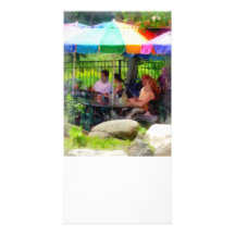 Sous les parapluies colorés carte avec photo