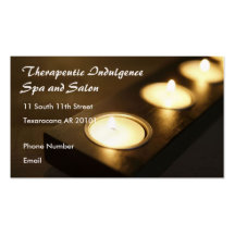 Spa plaçant le carte de visite de bougies