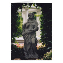 Statue encadrée par la verdure carte de vœux