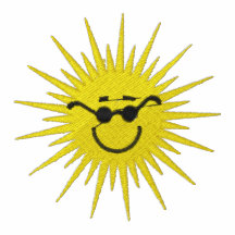 Sun avec des lunettes de soleil a brodé le T-shirt