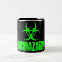 Symbole de Biohazard sur la tasse de café verte