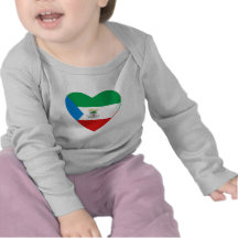 T-shirt de coeur de drapeau de Guinée équatoriale