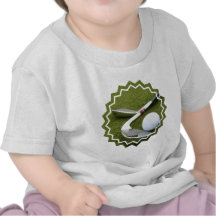 T-shirt jouant au golf de bébé