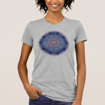 T-SHIRT POURPRE DE MANDALA DE MOUVEMENT GIRATOIRE