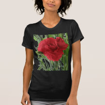 T-shirt rouge de dames d'oeillet