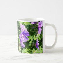 Tasse bleue de géranium