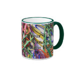 Tasse colorée de trombones