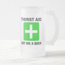 Tasse de bière givrée par aide de soif