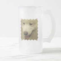 Tasse de bière givrée par délivrance de Samoyed