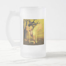 Tasse de bière givrée par dragon d'or