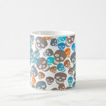 Tasse de café heureuse de crâne