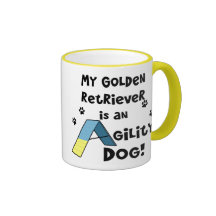 Tasse de chien d'agilité de golden retriever