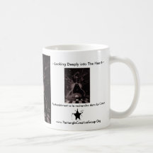 tasse de ~ de Seer~ de ~The {examinant profondémen