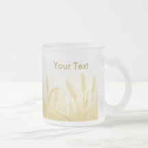 Tasse ensoleillée de champ de blé