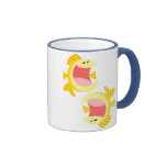 Tasse mignonne de deux poissons de bande dessinée tasses