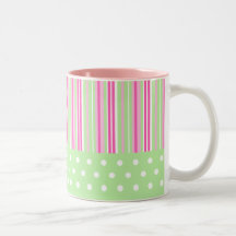 Tasse mignonne de rayures et de pois