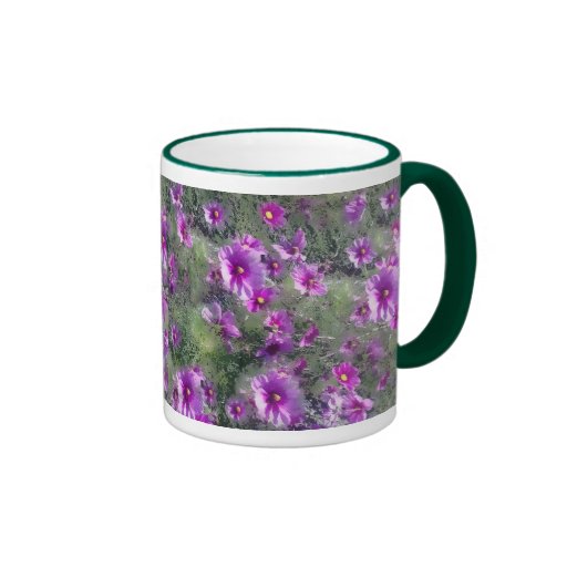 Tasse pourpre de fleurs
