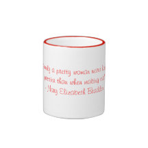Tasse rose et blanche avec la citation de thé
