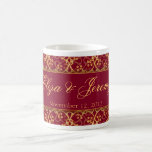 Tasse rouge de mariage de groupe de baie