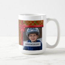 Tasse rouge de photo de Noël de ruban et de plaid